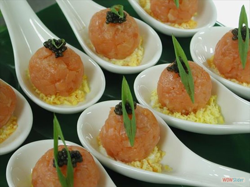 Salmon Tartar balls with beluga caviar
